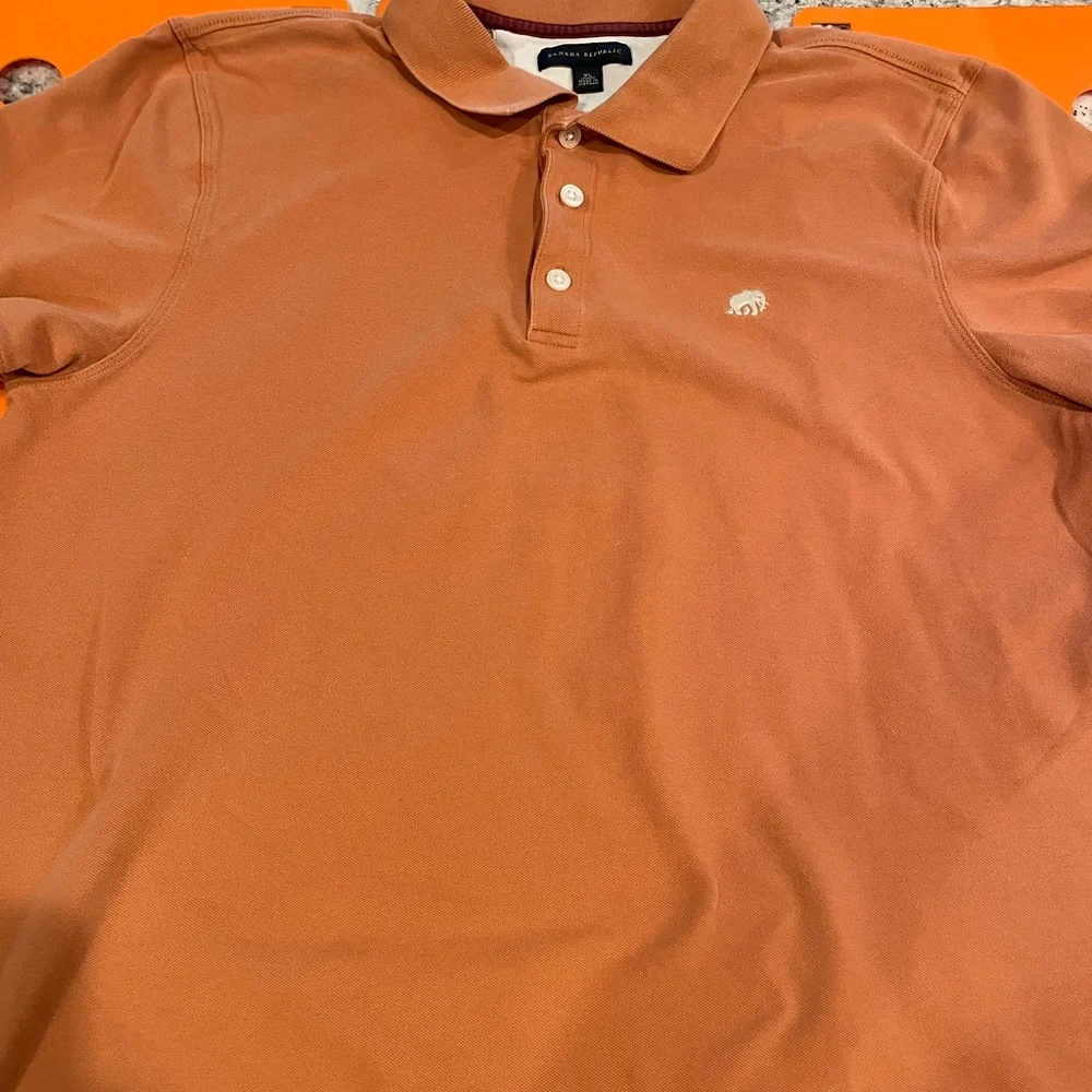 Banana Republuc mens orange XL polo with their iconic elephant logo - Picture 3 of 5
